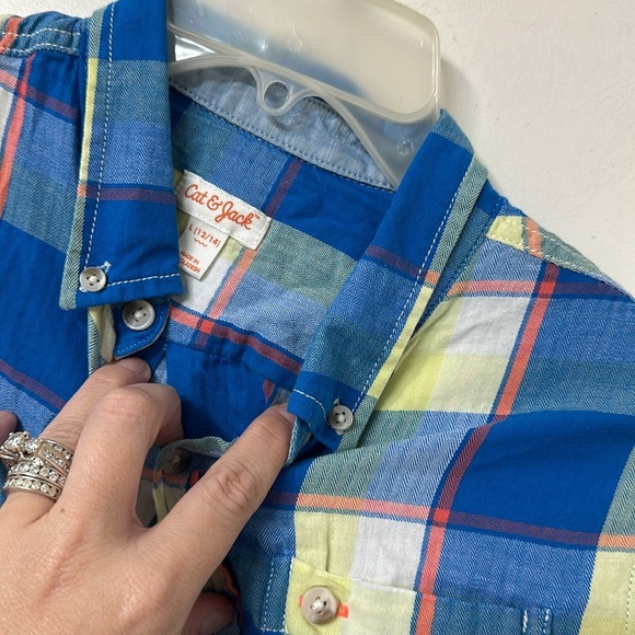 Cat and Jack boys button up - Picture 2 of 2